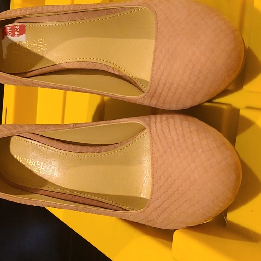 Michael kors size 6.5 heel